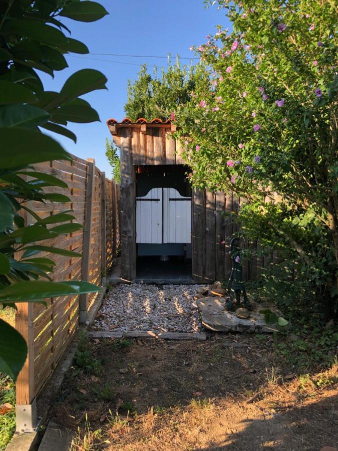 Les Cabanes Du Vigne Molandier Екстериор снимка